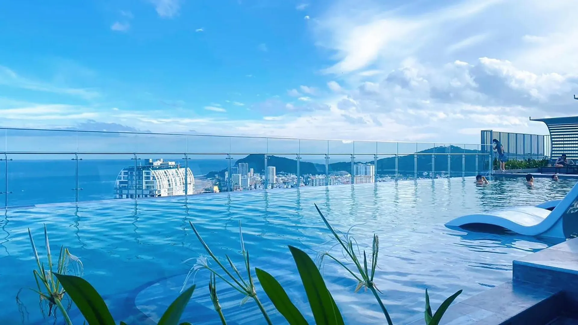 Apartment The Song Vung Tau - Pool Rooftop Free- Ocean View Nearbeach