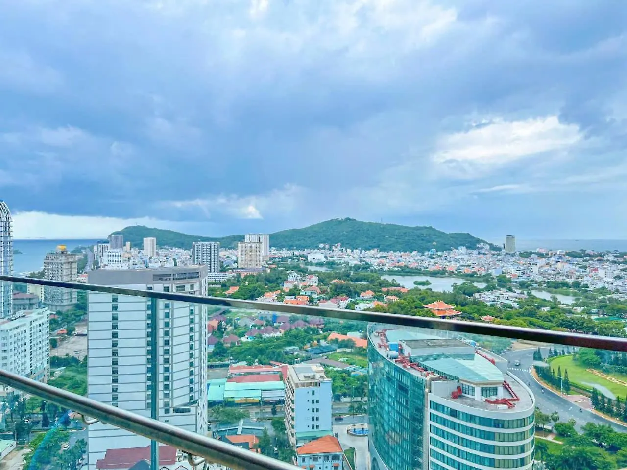 Apartment The Song Vung Tau - Pool Rooftop Free- Ocean View Nearbeach